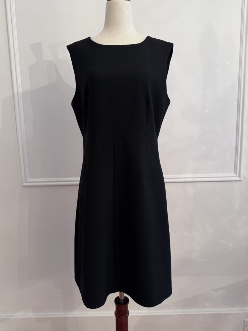Diane Von Furstenberg Black Sheath Dress 12 Sleeveless Zip Back Stretch